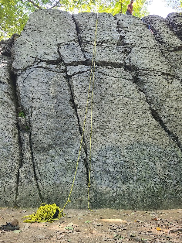 Bouldering Spots in Hammond Pond Reservation outdoor detail