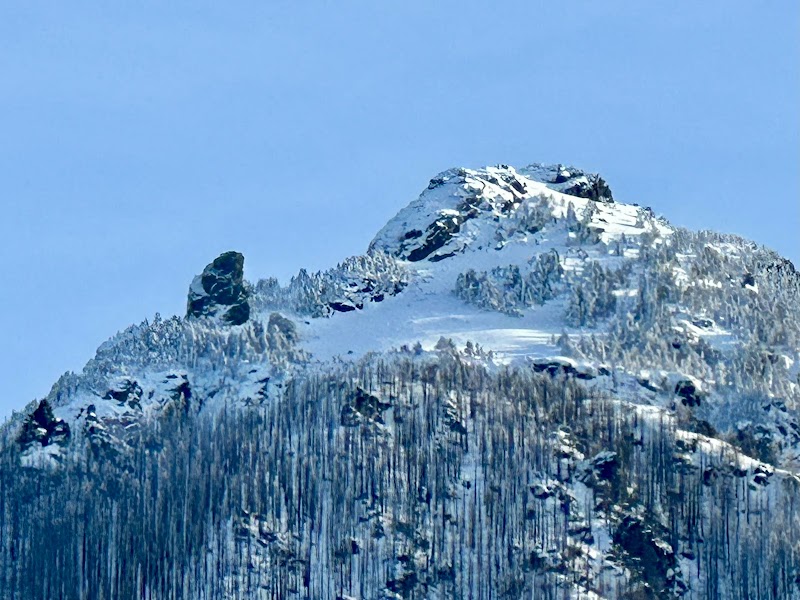 Baring Mountain surrounding landscape