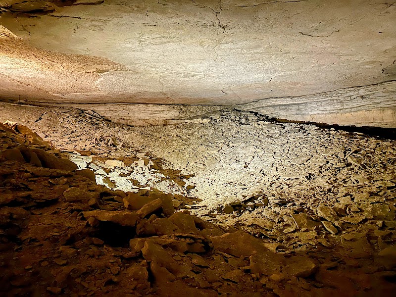 Cumberland Caverns outdoor detail
