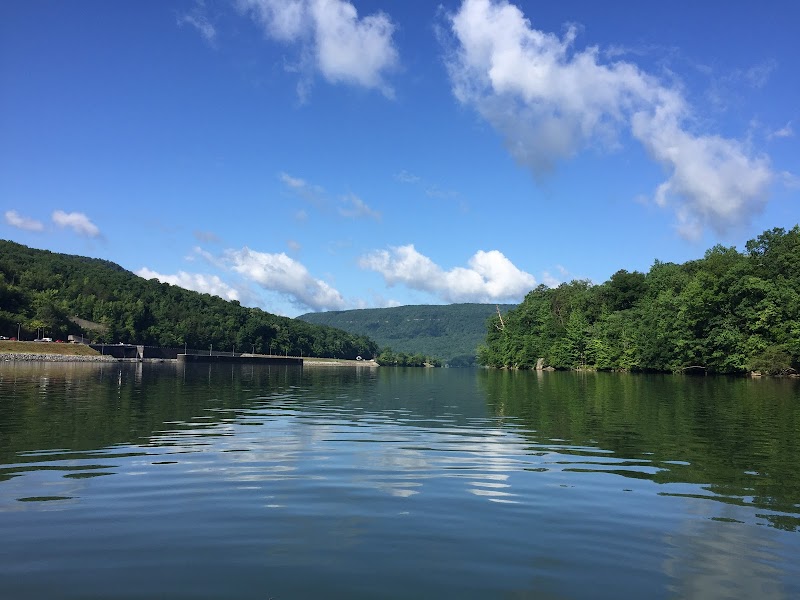 Nickajack Lake surrounding landscape