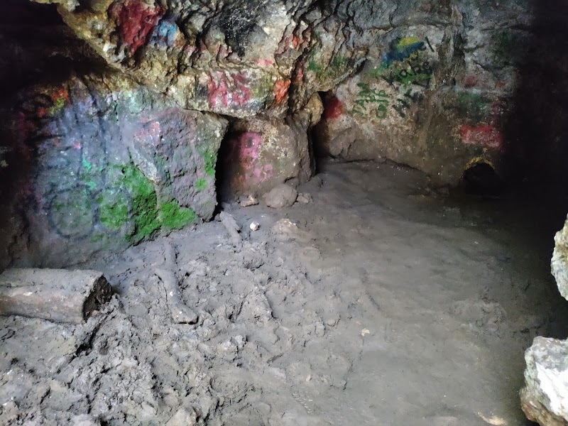 Dames Cave  - Dames Cave Parking