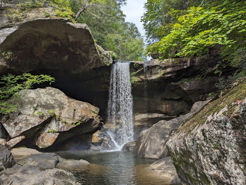 Cumberland Falls State Resort Park surrounding landscape