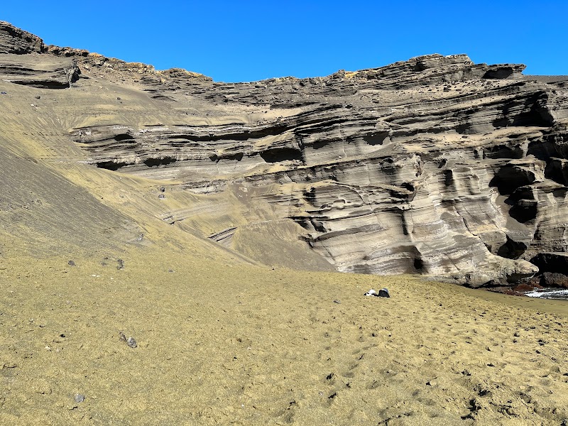 Papakōlea's Green Marvel - Papakōlea Green Sand Beach