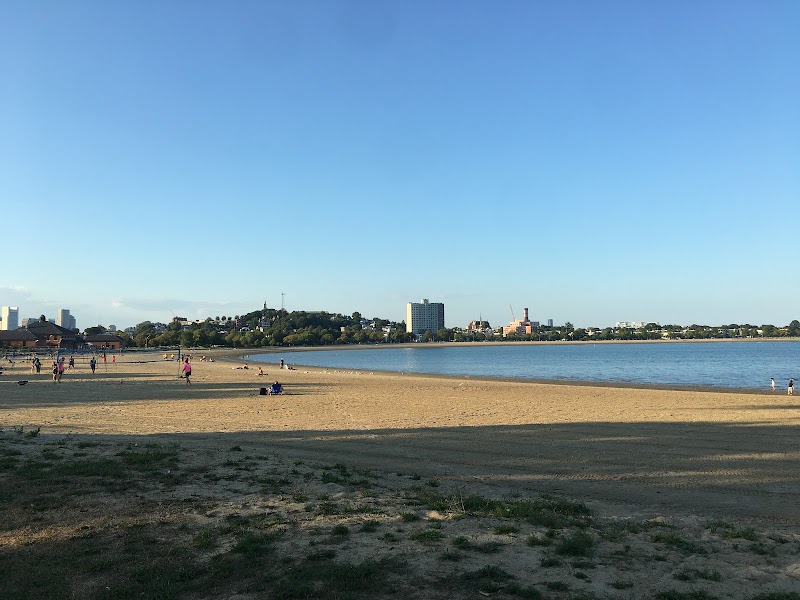 Beach Runs at Carson Beach in South Boston surrounding landscape