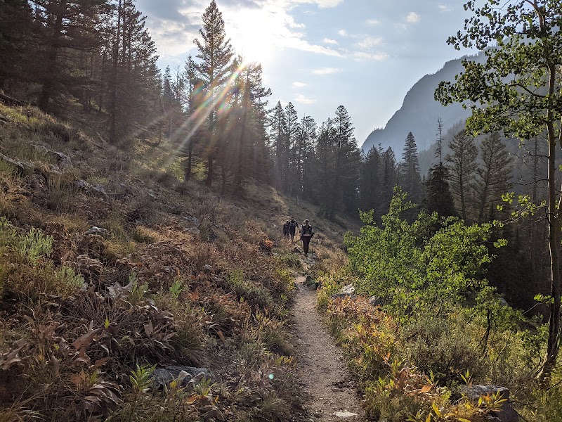 Discover the Majesty of the Teton Crest Trail surrounding landscape