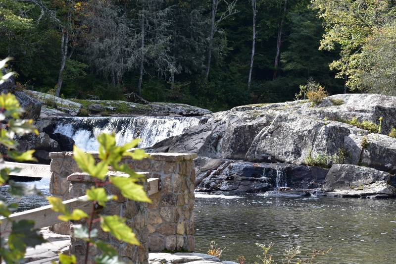 Linville Falls: A Scenic Wonder in North Carolina surrounding landscape
