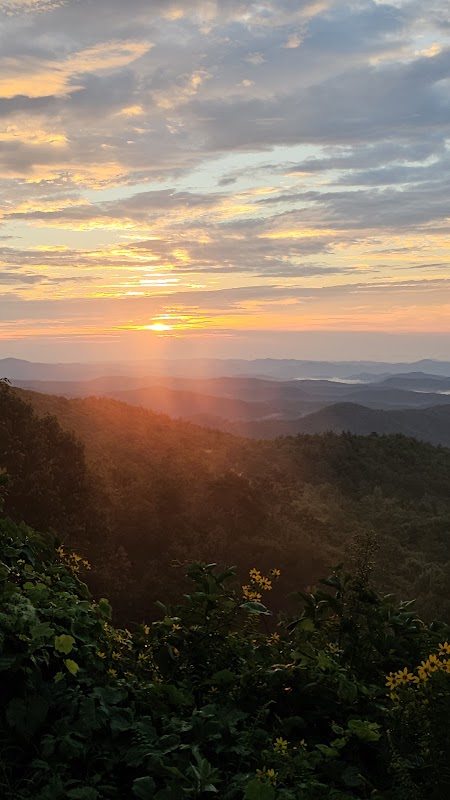 Sunrise Splendor at Blue Ridge Parkway - Sunrise View