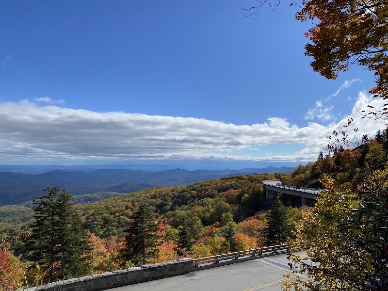 Discover the Beauty of Tanawha Trail - Tanawha Trail at Linn Cove Visitor Center
