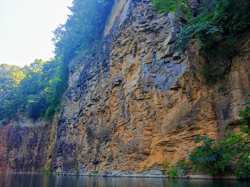 Hike the Fort Dickerson Quarry Trail: Knoxville’s Hidden Oasis   - Fort Dickerson Quarry