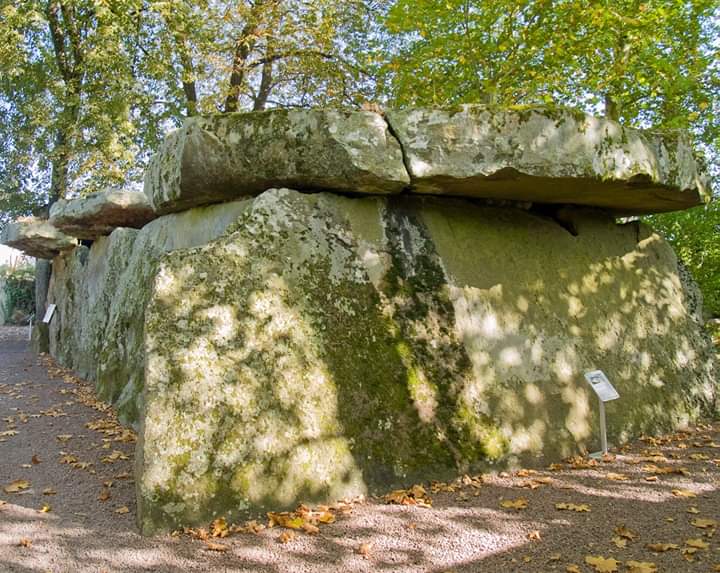 Mystical Monuments: Dolmen de Bagneux - Dolmen de Bagneux