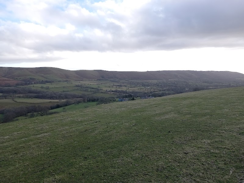 Rolling Hills & Serenity: Adstone Hill surrounding landscape
