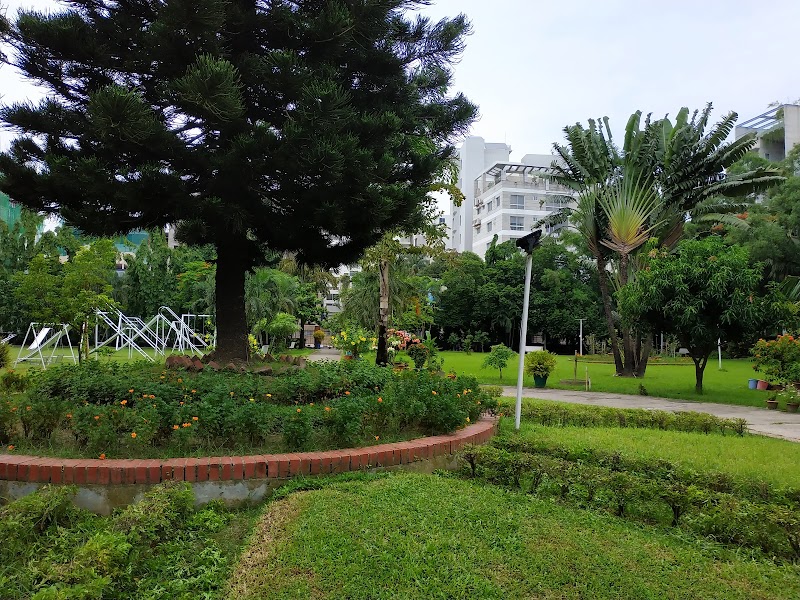Lush Tranquility in Baridhara Park, Dhaka - Baridhara Park