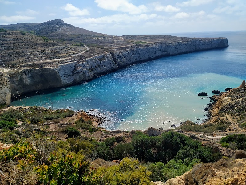 Breathtaking Fomm ir-Riħ Bay: A Maltese Coastal Gem surrounding landscape