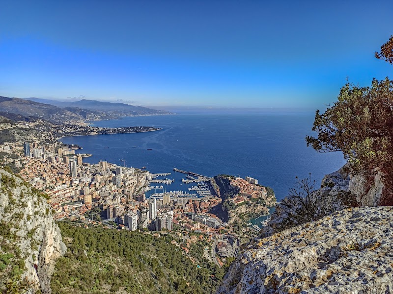 Breathtaking Vistas at Tête de Chien - Tête de Chien