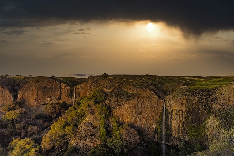 Waterfall Wonder: Phantom Falls near Oroville, CA - Phantom Falls