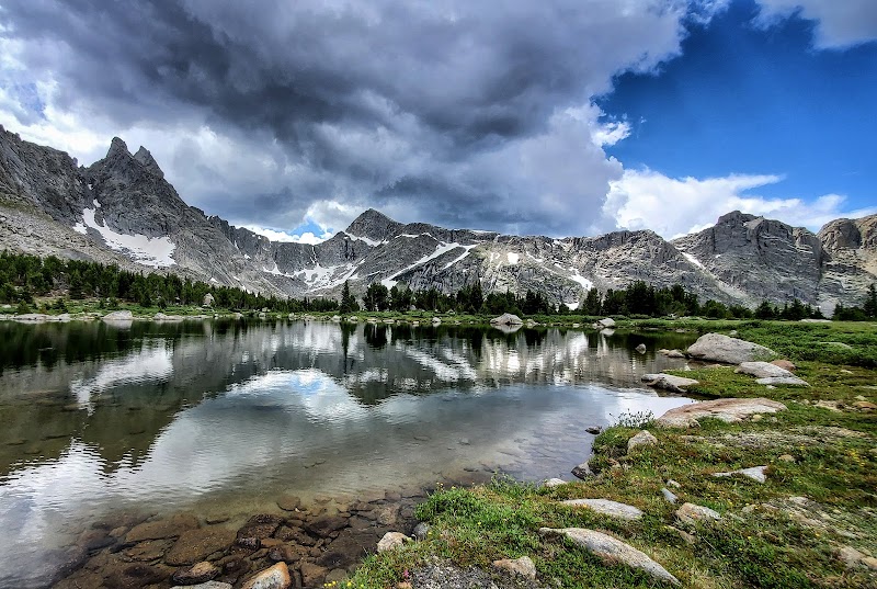 Majestic Reflections at Billys Lake outdoor detail