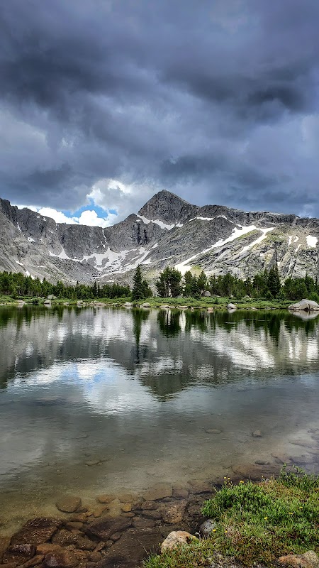 Majestic Reflections at Billys Lake surrounding landscape
