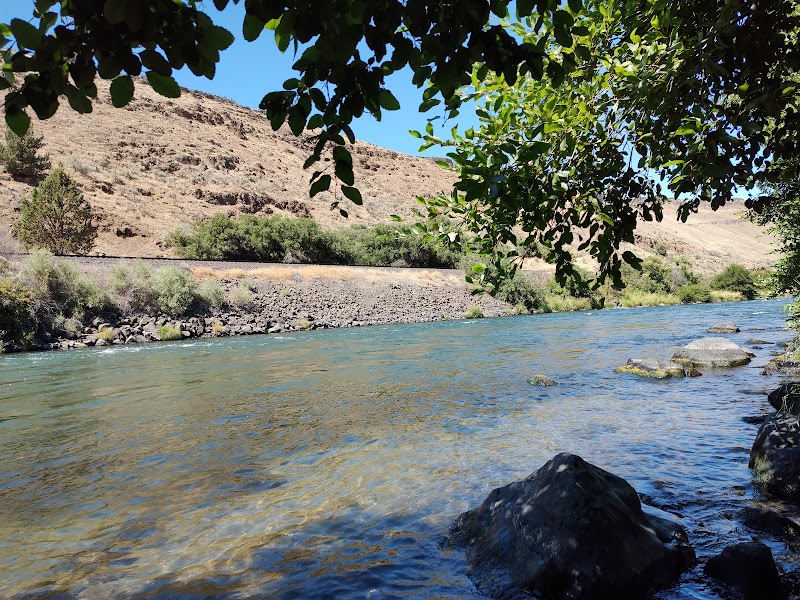 River Retreat: Grey Eagle Day Use Area in Maupin, Oregon - Grey Eagle Day Use Area