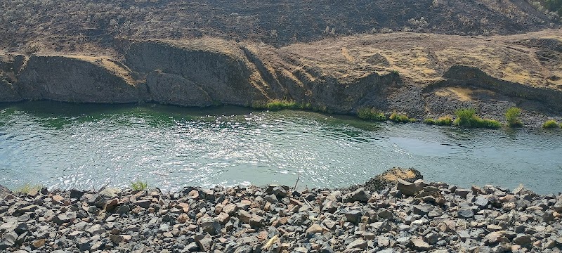River Retreat: Grey Eagle Day Use Area in Maupin, Oregon outdoor detail