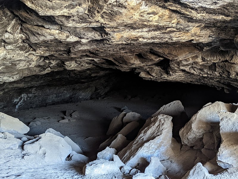 Exploring the Enchanting Redmond Caves surrounding landscape