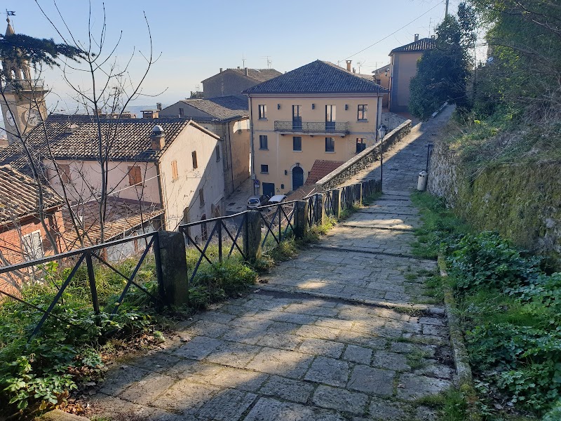 Tranquil Pathways: Costa dell'Arnella - Costa dell'Arnella - sentiero, ingresso da Borgo Maggiore
