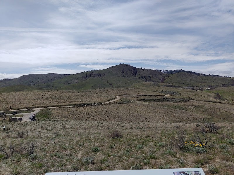 Hiking in the Heart of Nature: Horselake Trailhead - Horselake Trailhead