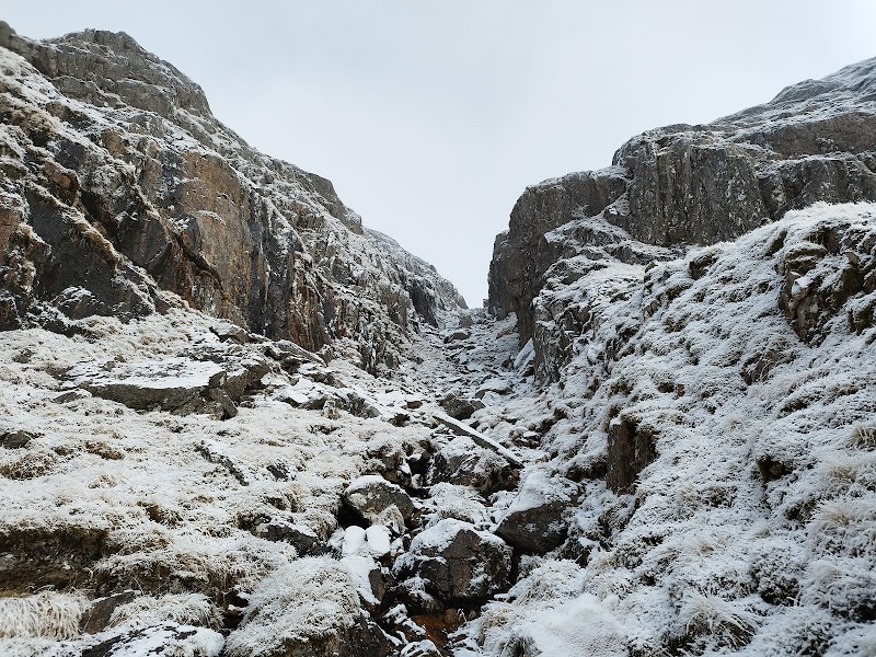 Majestic Peaks: Sgùrr na Cìche surrounding landscape