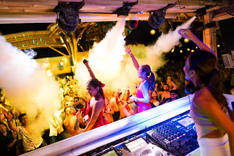 Lively Escapes at FINNS Beach Club - FINNS Beach Club
