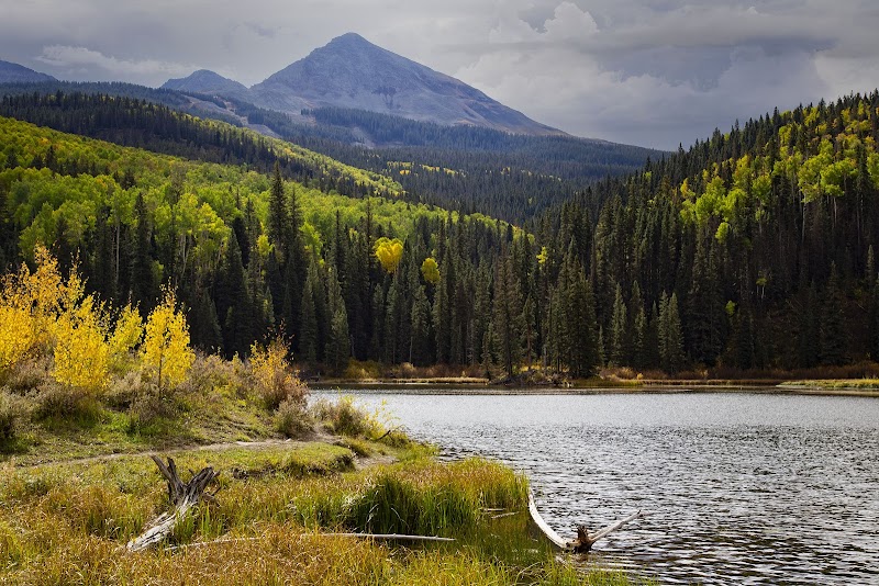 Nature's Oasis: Woods Lake, Colorado - Woods Lake