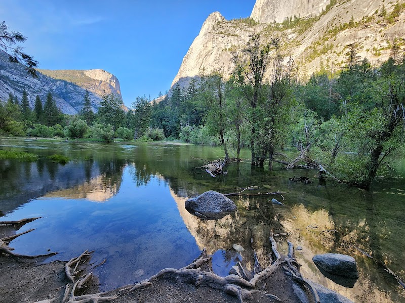 Majesty of Yosemite: A Natural Icon surrounding landscape