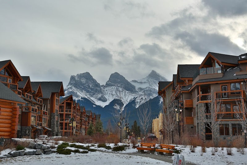 Majestic Peaks of the Canadian Rockies - Canadian Rockies