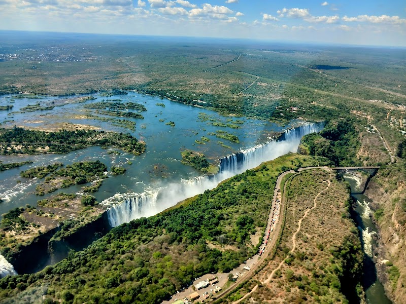 The Majestic Victoria Falls: A Natural Wonder in Zimbabwe - Nacia Parko Viktoria Akvofalo
