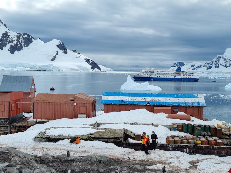 Vast Wilderness: Antarctica's Breathtaking Shores - Antarctica