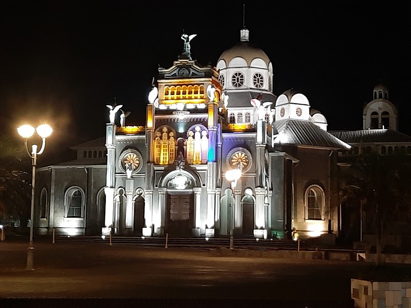 Cartago's Architectural Elegance Against Nature's Backdrop - Cartago