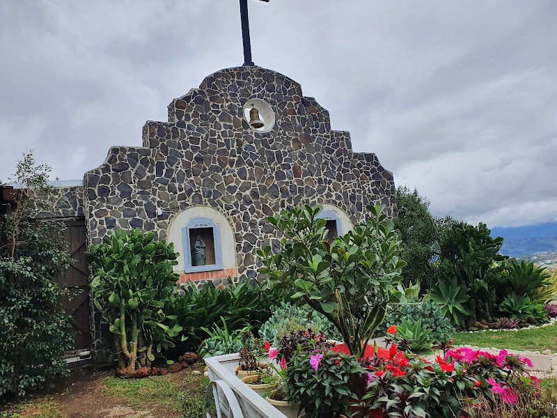 Cartago's Architectural Elegance Against Nature's Backdrop - Cartago
