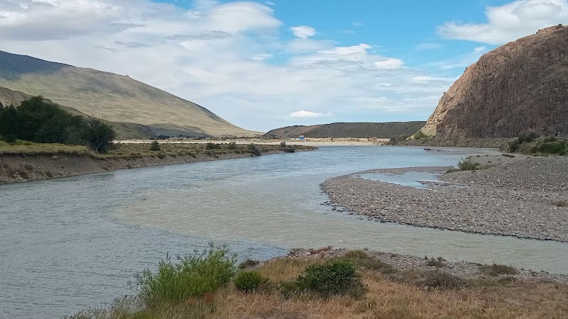 Where Rivers Meet: Confluencia del río Fitz Roy y Río de las Vueltas - Confluencia del río Fitz Roy y Río de las Vueltas