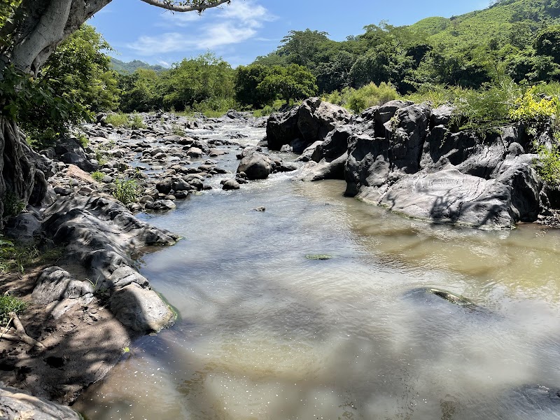 Refreshing Waters: Cataratas Los Amates - Centro de llegada para Pick Up 4x4 hacia Cataratas Los Amates, Santa Rosa.