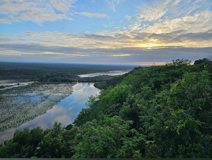 Nature's Wonderland: Parque Nacional Laguna del Tigre - Parque Nacional Laguna del Tigre
