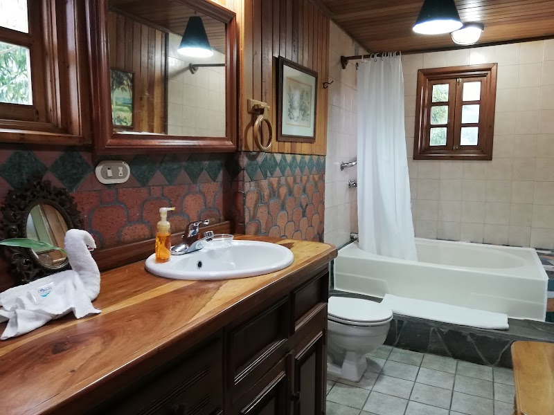 Nature's Tranquility: Los Quetzales Ecolodge & Spa - Los Quetzales Ecolodge & Spa