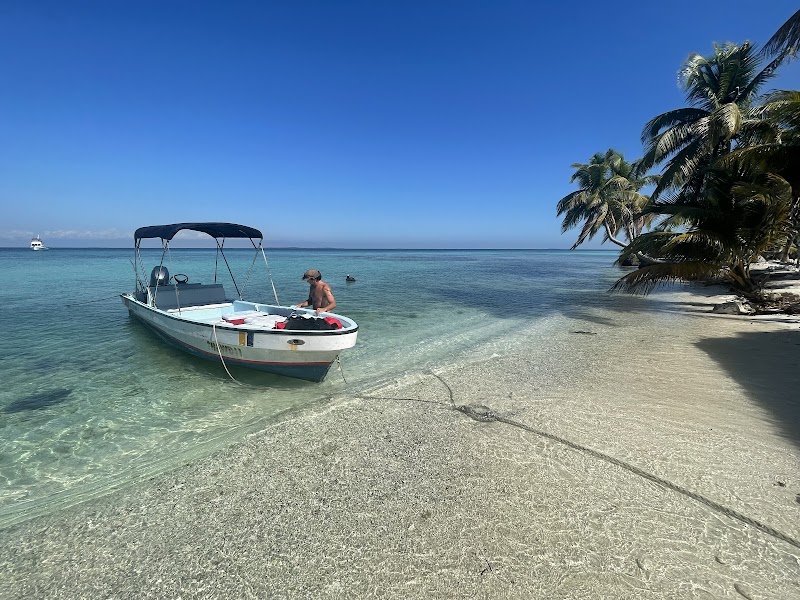 Tropical Paradise: Laughing Bird Caye - Laughing Bird Caye