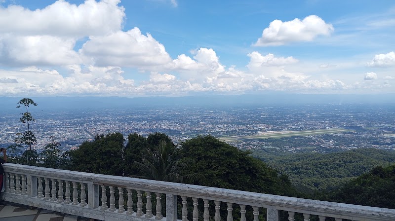 Golden Views at Doi Suthep - Doi Suthep