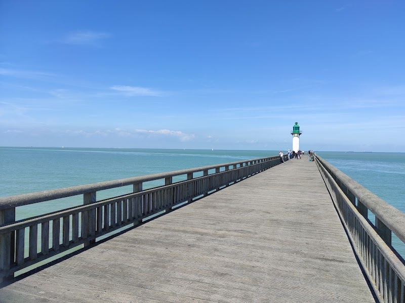 Serenity at Calais Beach: Coastal Escape surrounding landscape