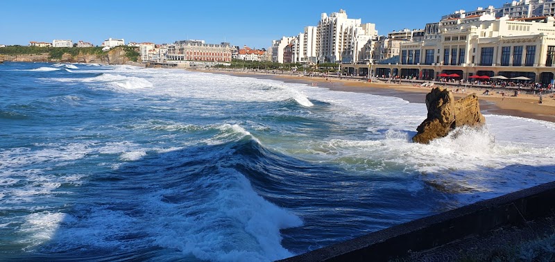 Beachfront Bliss at La Grande Plage, Biarritz surrounding landscape