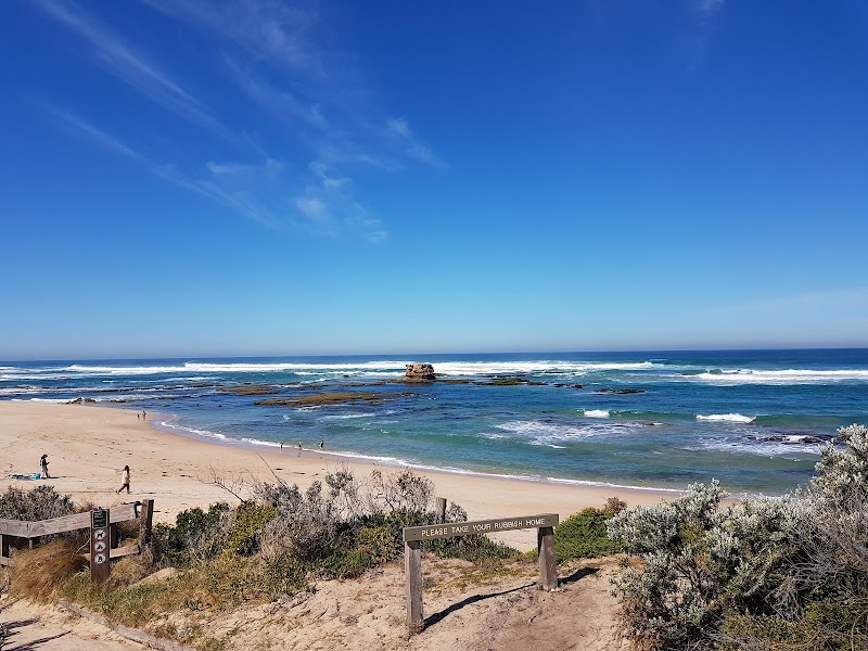 Discover the Scenic Beauty of Sorrento Ocean Beach surrounding landscape