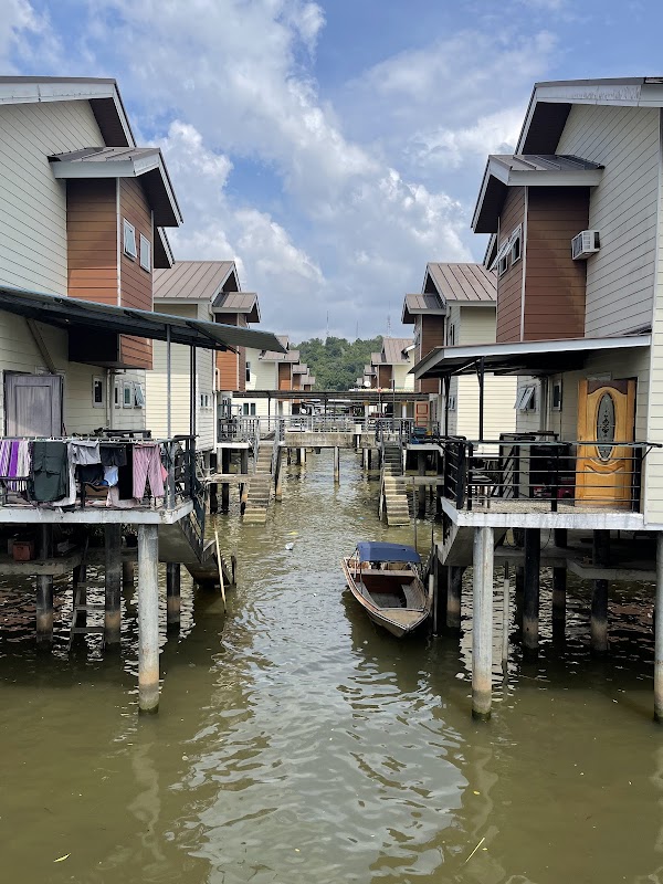 Exploring the Floating Beauty of Kampong Ayer - Water Village Settlement (Kampong Ayer)