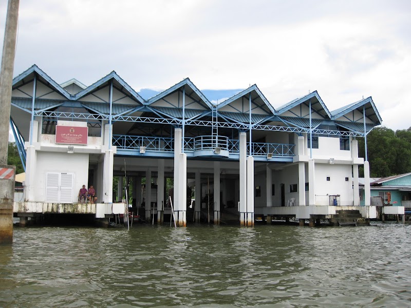 Exploring the Floating Beauty of Kampong Ayer - Water Village Settlement (Kampong Ayer)
