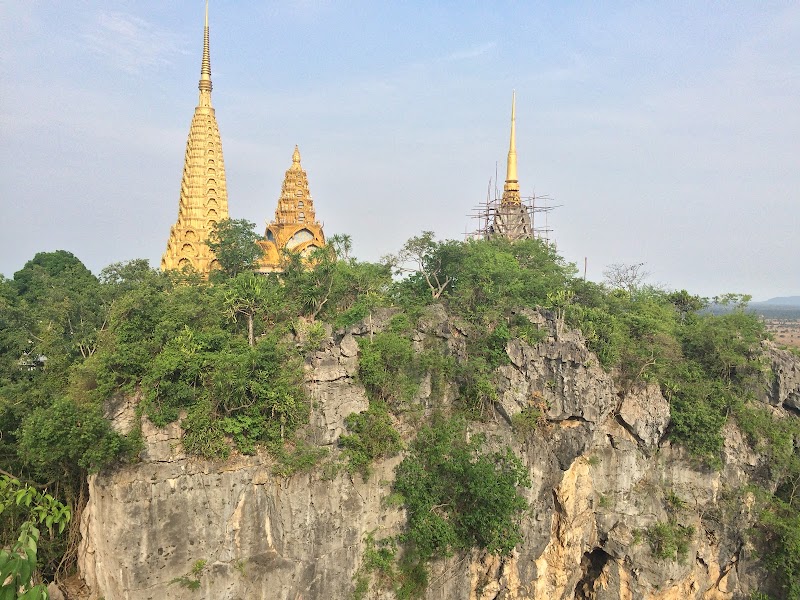 Golden Pinnacles of Phnom Sampow - Phnom Sampow Resort