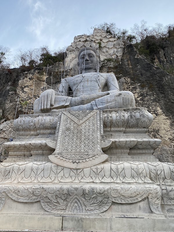 Discover the Wonders of Bat Cave Phnom Sampov - Bat Cave Phnom Sampov