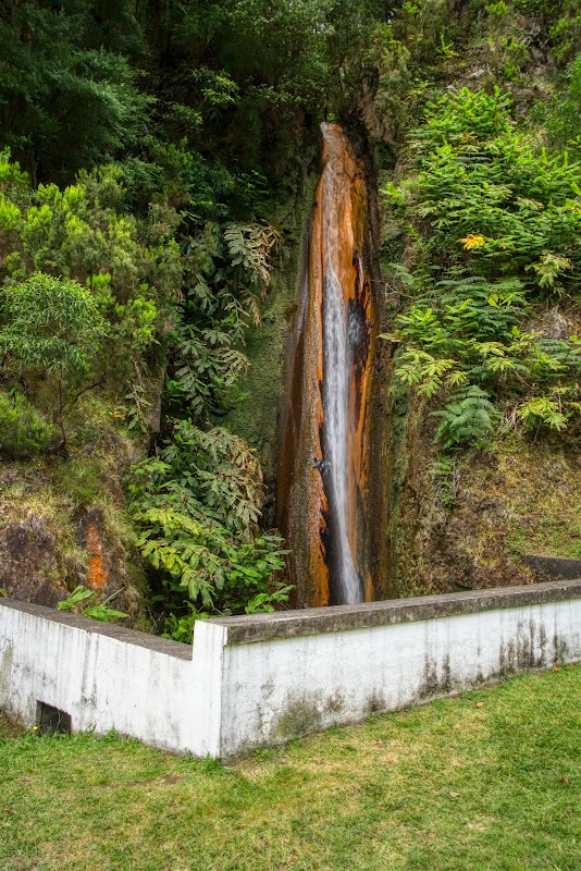 Waterfall Oasis: Cascata da Ribeira Quente - Cascata da Ribeira Quente