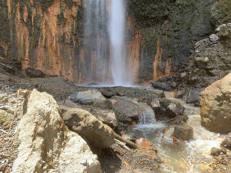 Waterfall Oasis: Cascata da Ribeira Quente - Cascata da Ribeira Quente